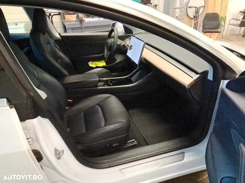 Tesla Model 3 - 9