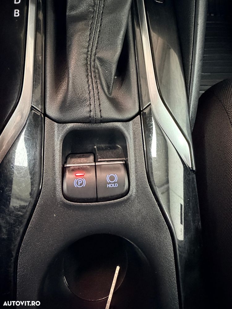 Toyota Corolla 1.8 HSD Business - 22