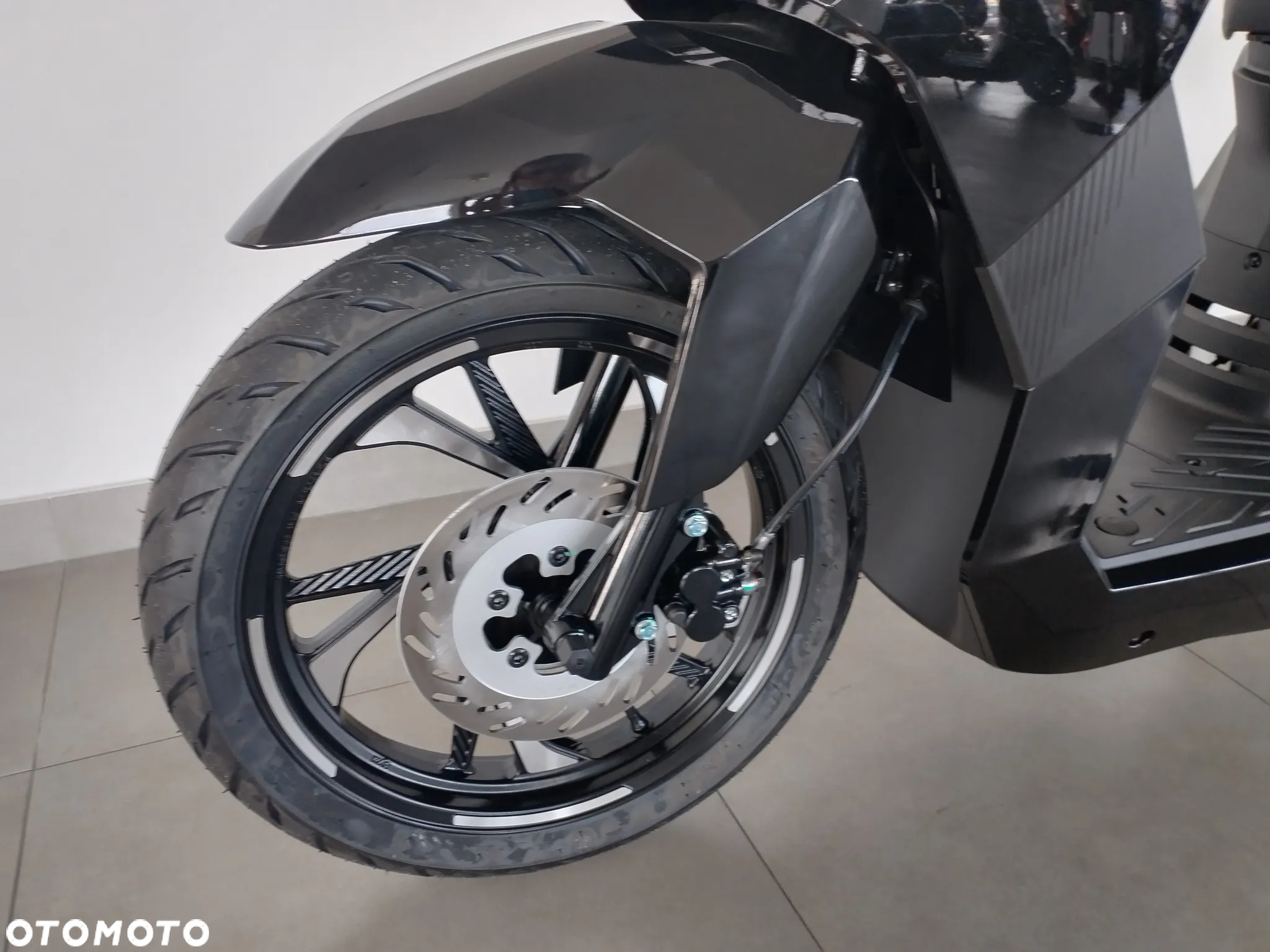 Peugeot Tweet - 3
