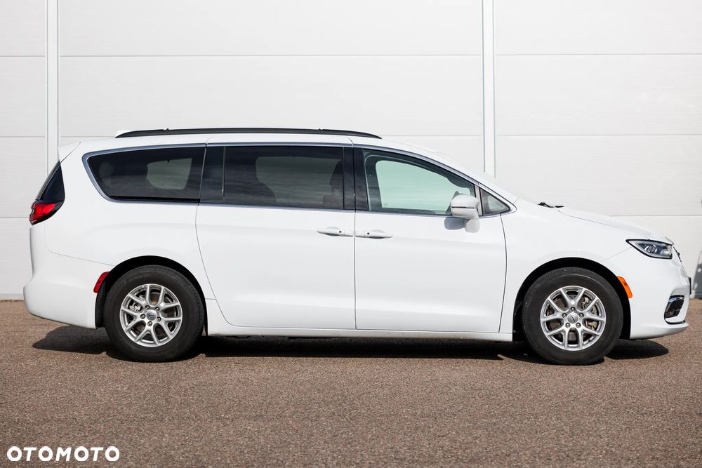Chrysler Pacifica - 8