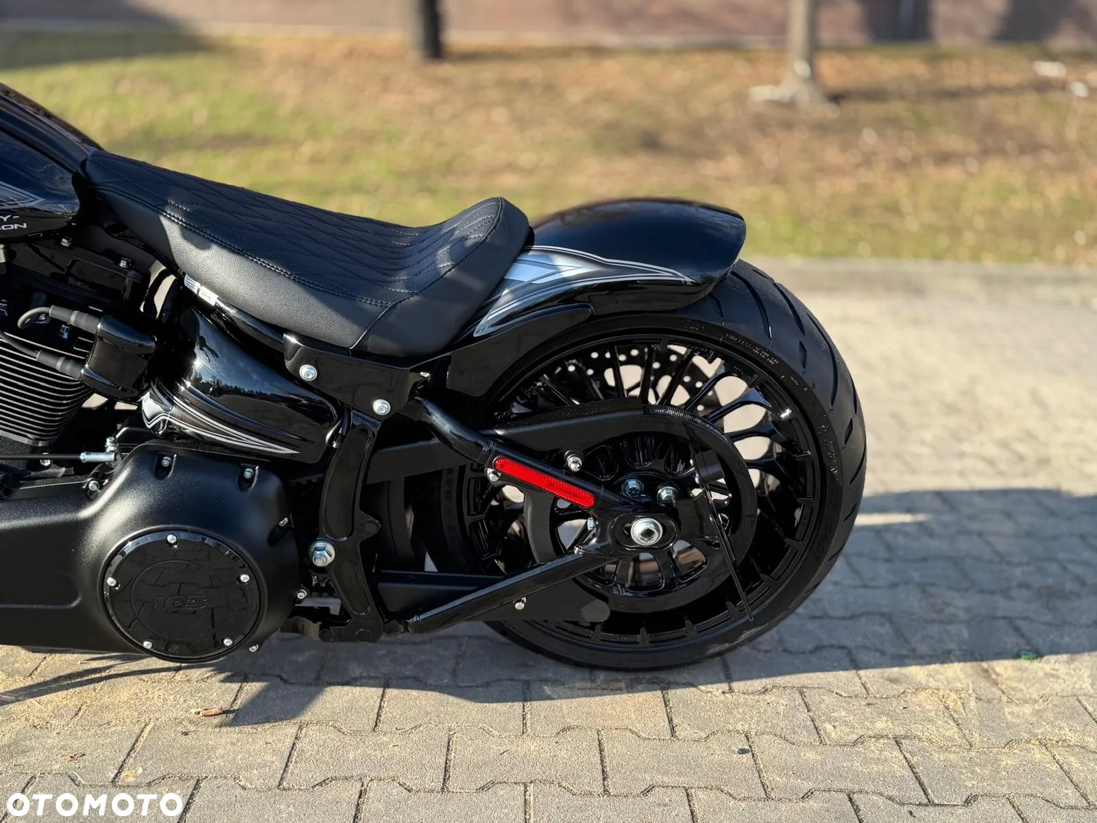 Harley-Davidson Softail Breakout - 27