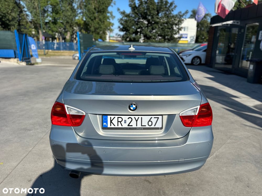 BMW Seria 3 320i - 4