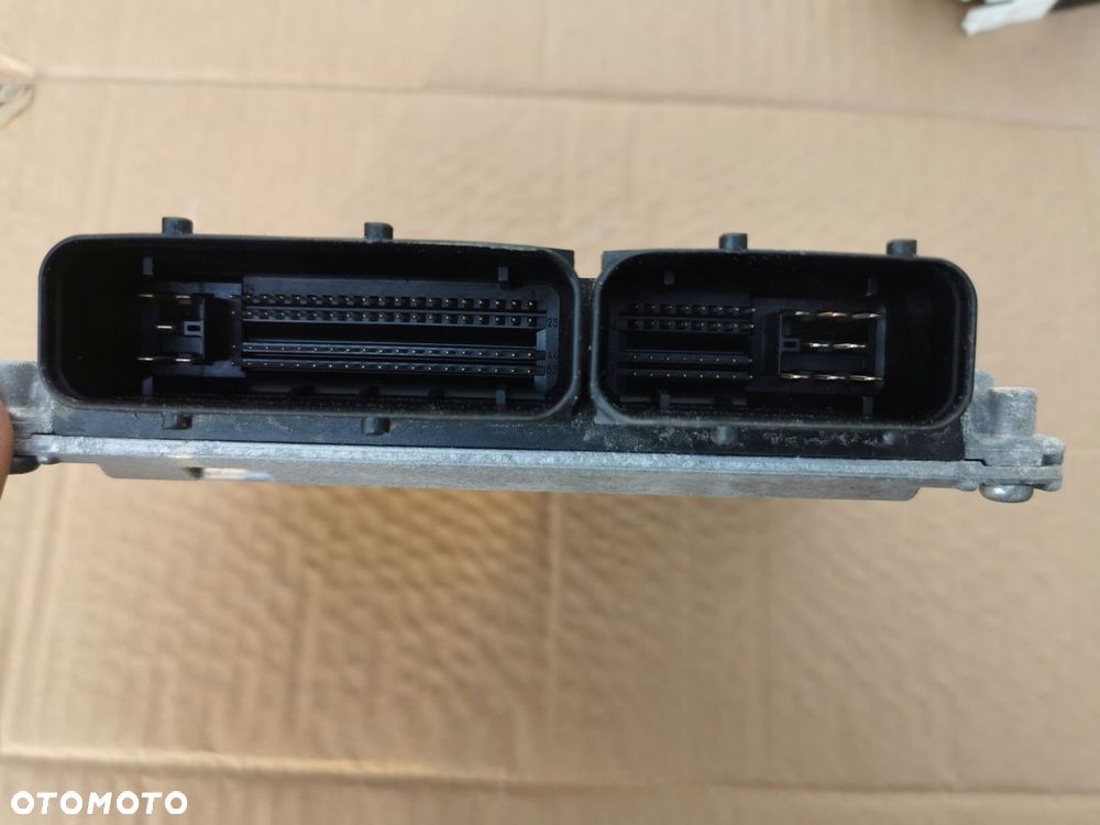 Sterownik silnika Seat Ibiza 1.2 12V 03E906033P - 2