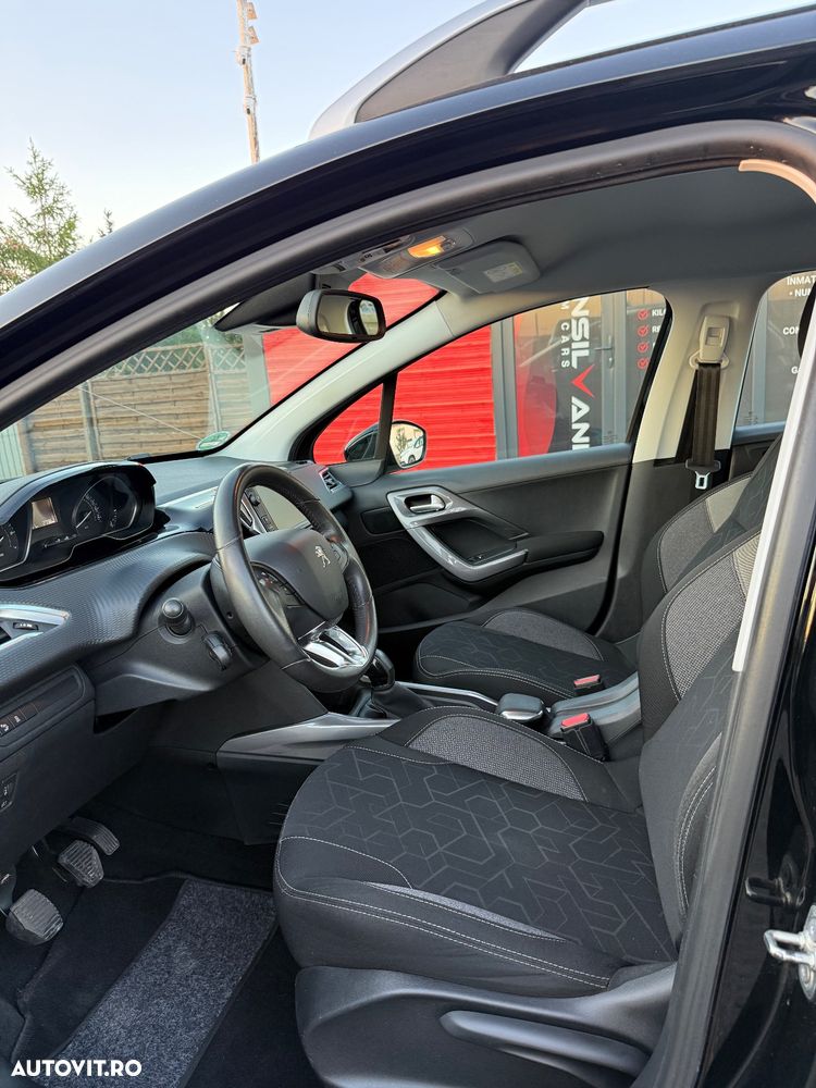 Peugeot 2008 1.2 L PureTech Allure - 6
