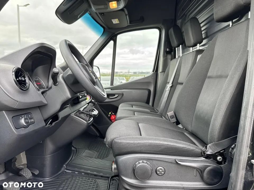 Mercedes-Benz Sprinter - 13