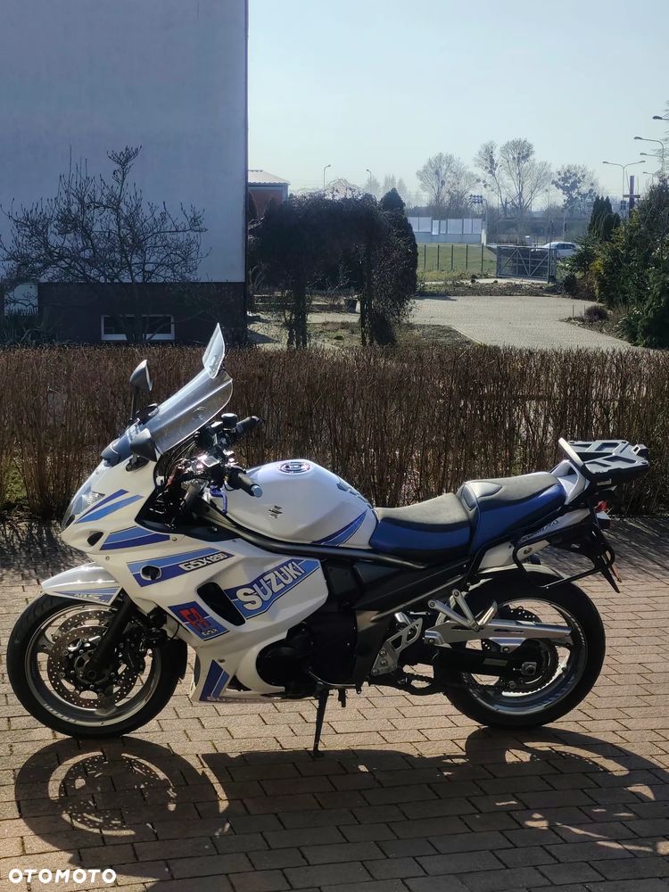 Suzuki GSX - 17