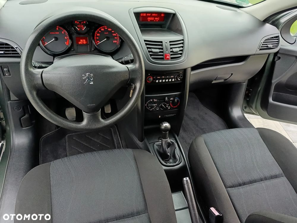 Peugeot 207 - 12