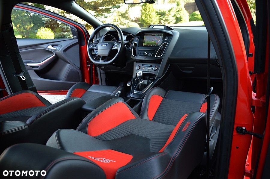 Ford Focus 2.0 EcoBoost ST mit Leder-Sport-Paket - 27
