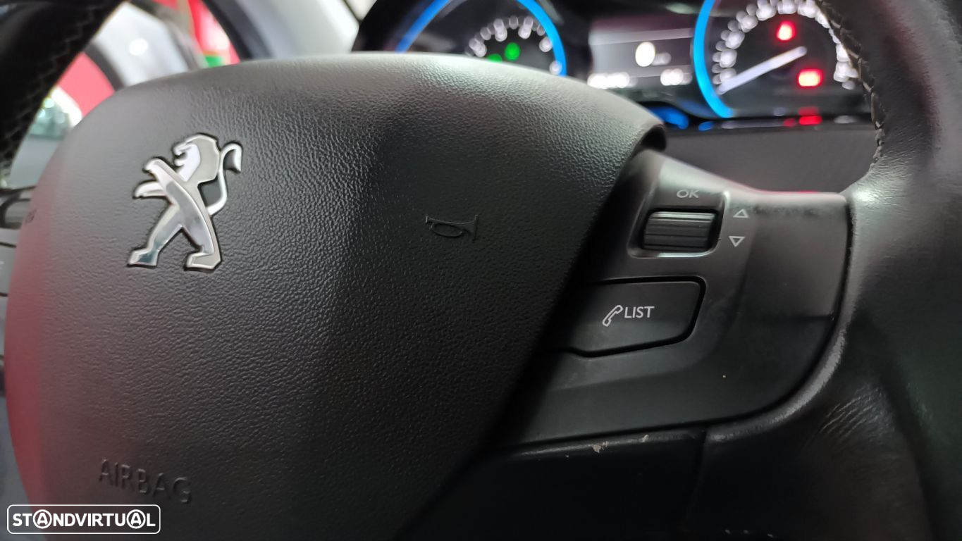 Peugeot 2008 1.2 PureTech Allure - 37