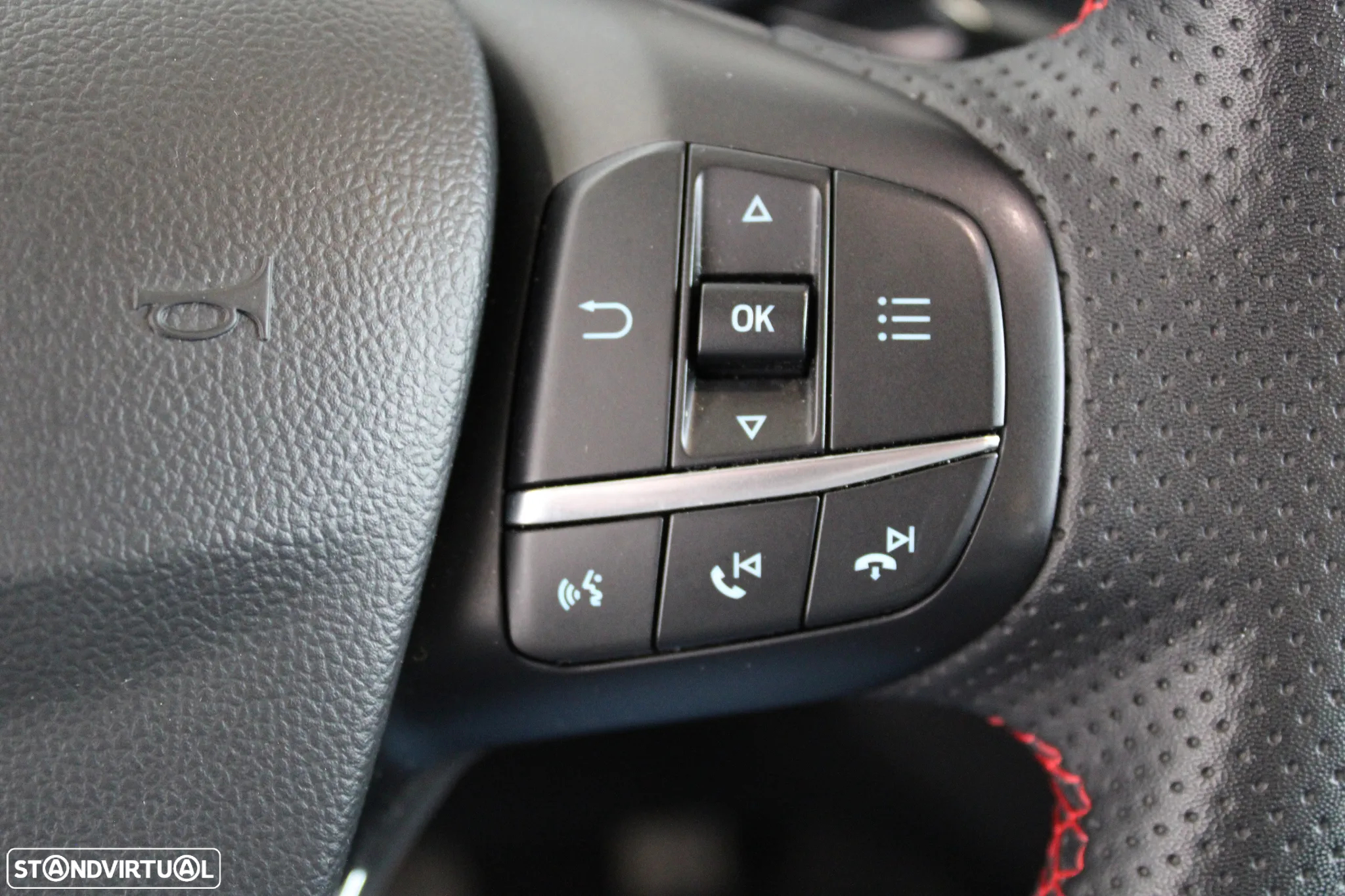 Ford Focus 1.0 EcoBoost MHEV ST-Line - 11