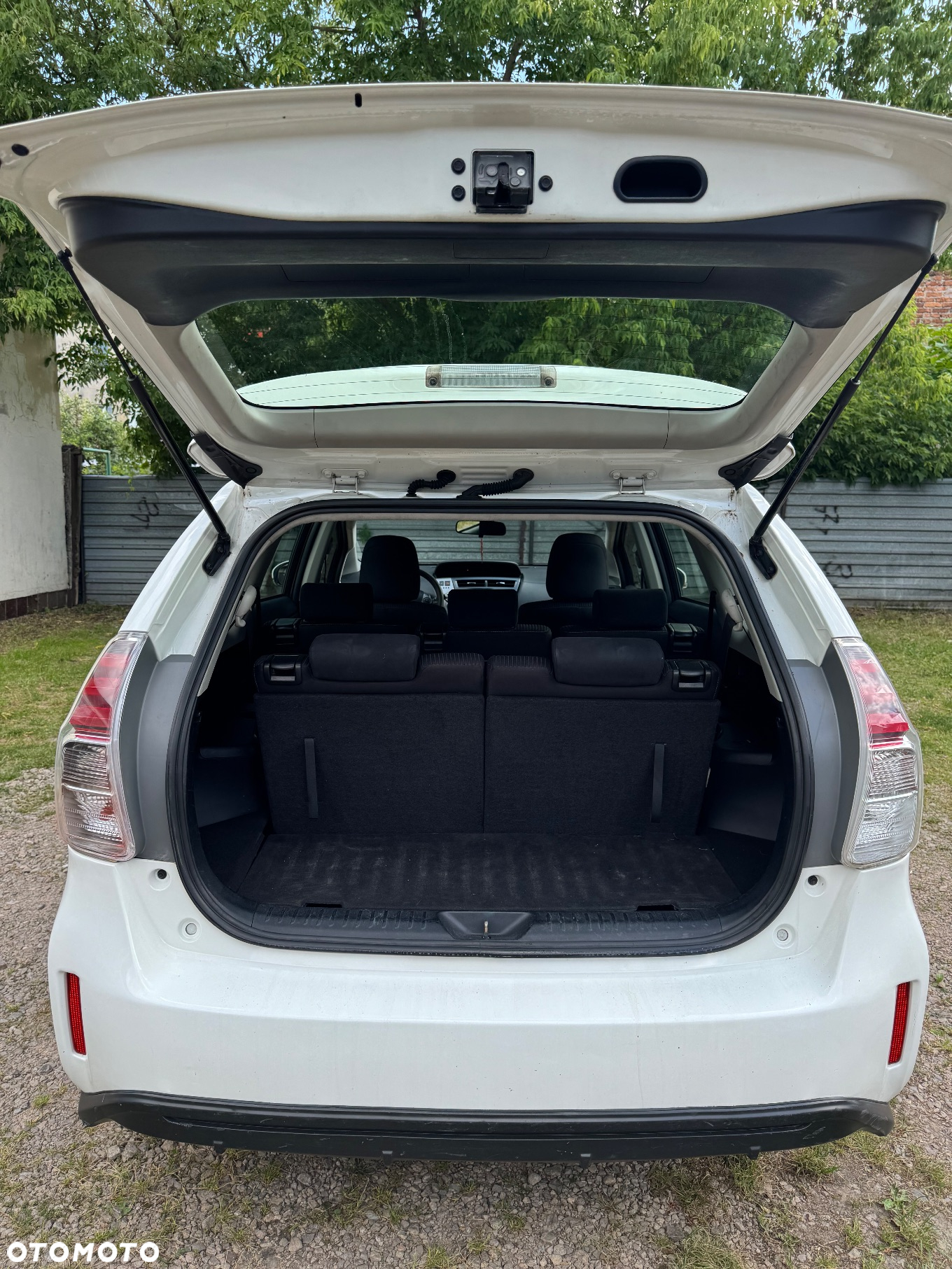 Toyota Prius+ - 10