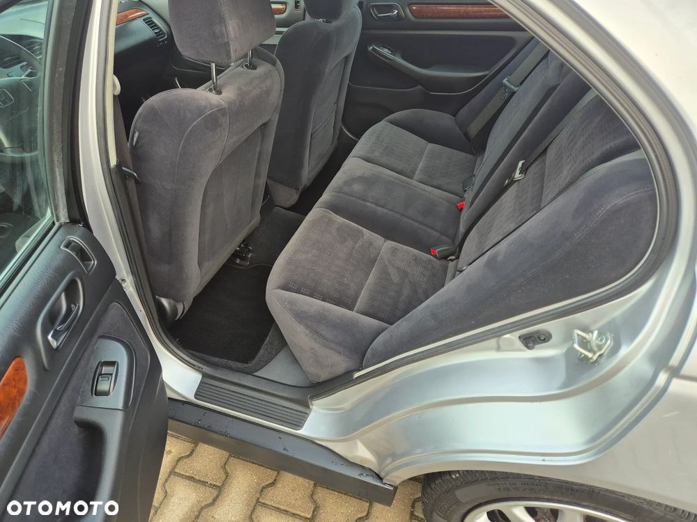 Honda Accord 1.8i LS - 12