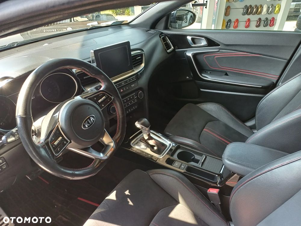 Kia ProCeed - 13