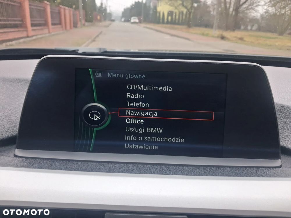 BMW Seria 3 318d Sport Line - 30