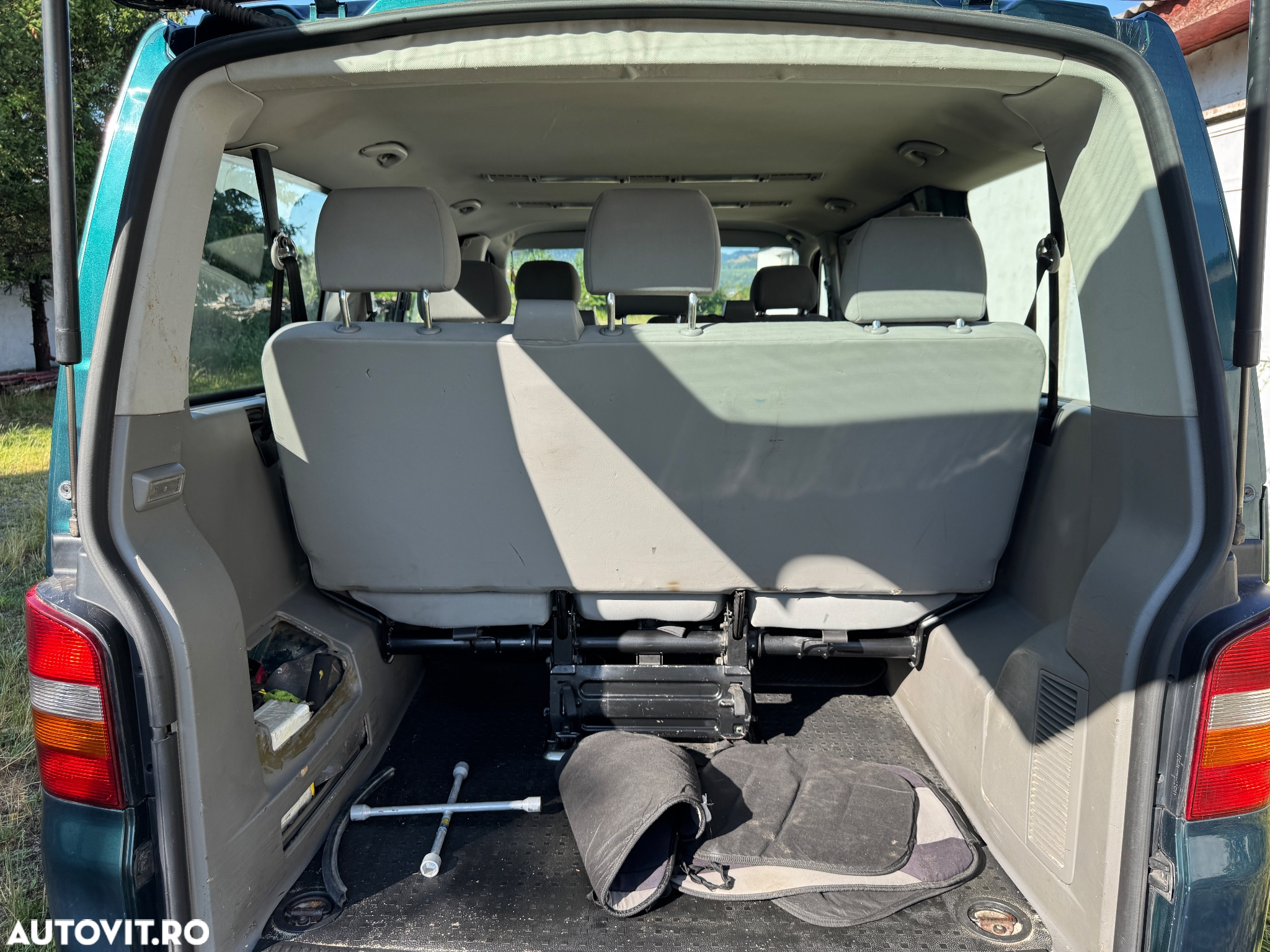 Volkswagen Caravelle - 12