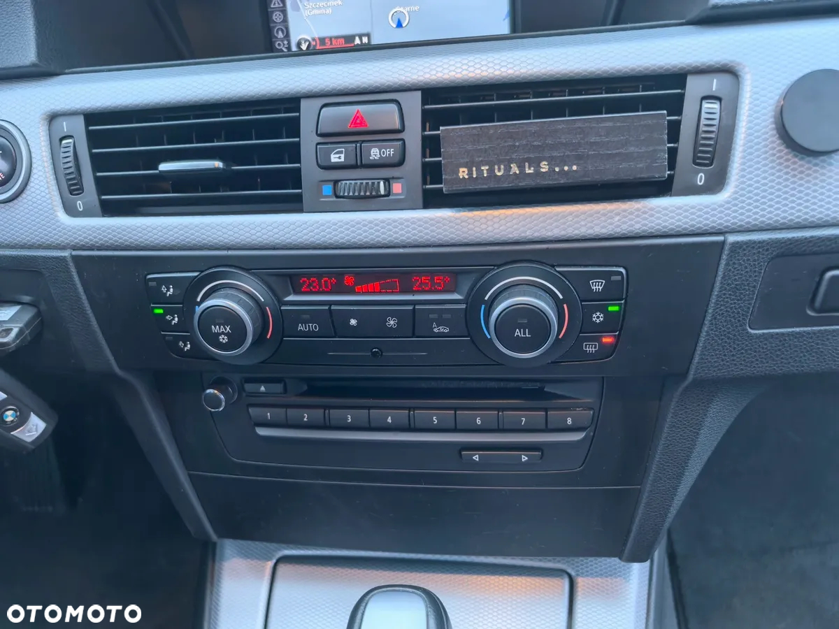 BMW Seria 3 318i Touring - 23