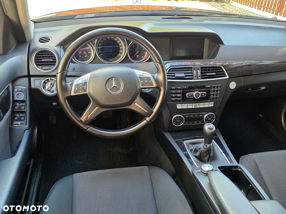 Mercedes-Benz Klasa C 180 BlueEFFICIENCY Elegance - 21