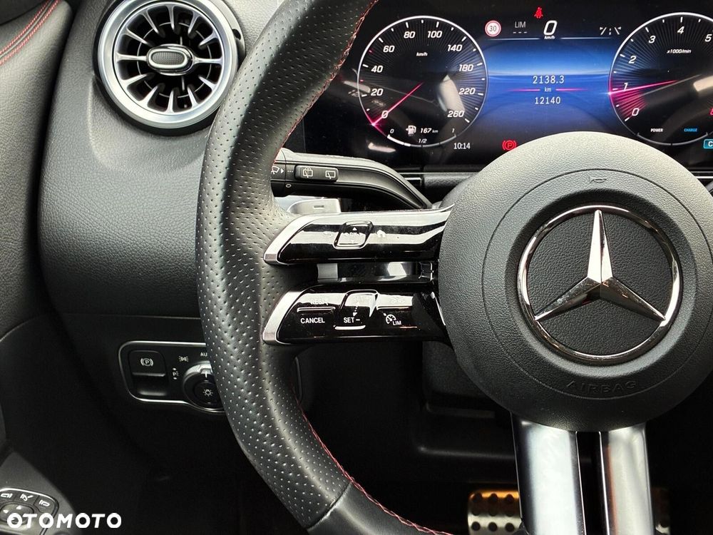 Mercedes-Benz GLA - 11