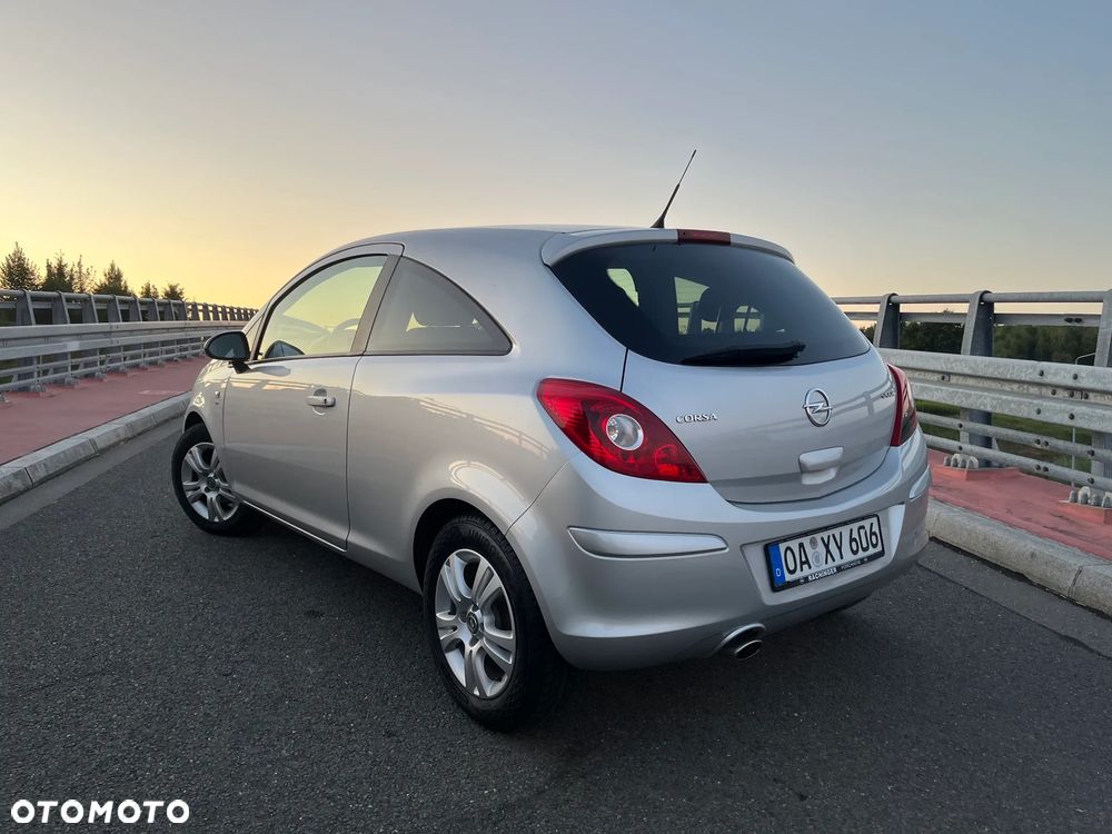 Opel Corsa 1.2 16V Cosmo - 7