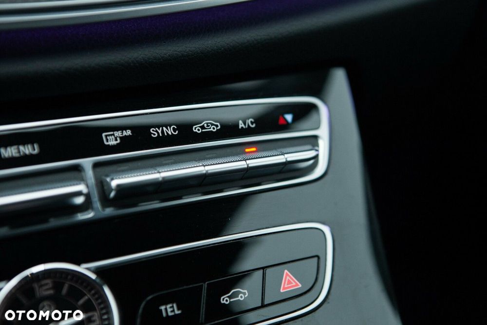 Mercedes-Benz Klasa E 220 d 9G-TRONIC - 32