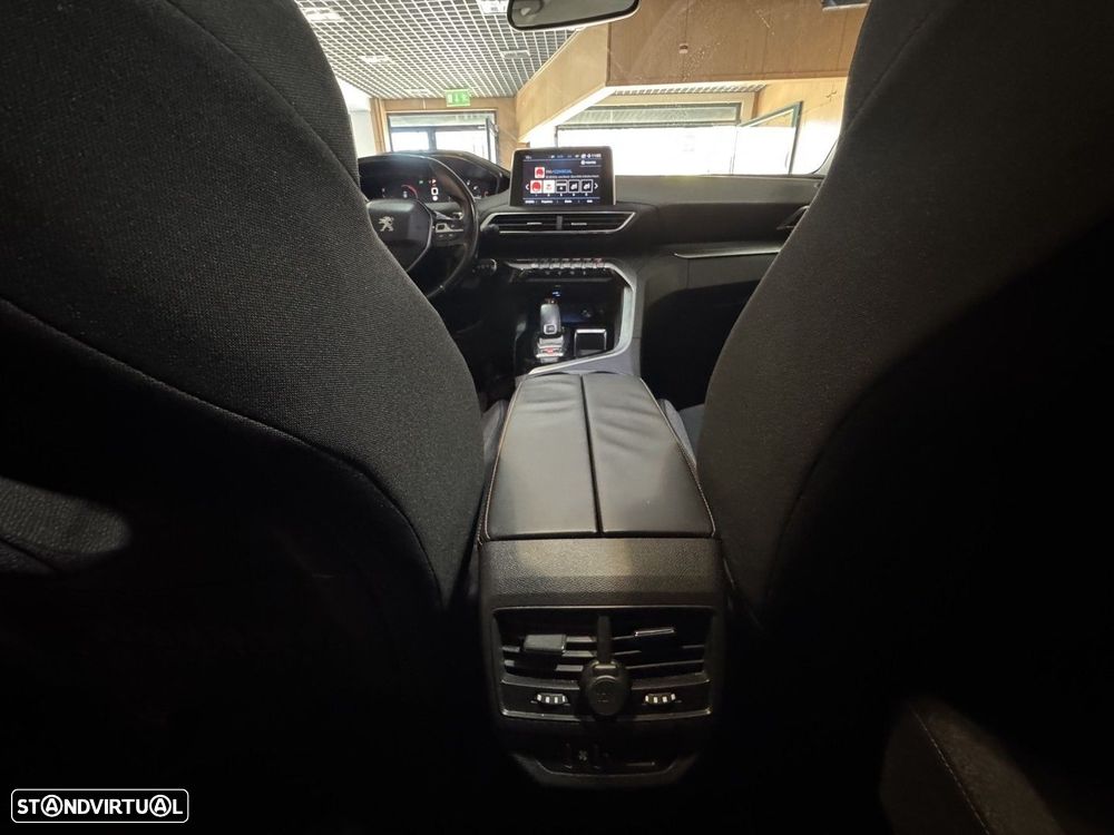 Peugeot 5008 1.5 BlueHDi Allure Pack EAT8 - 26