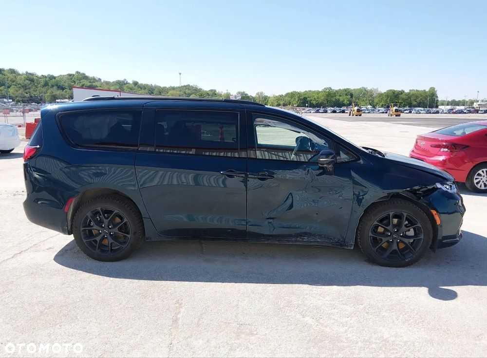 Chrysler Pacifica - 6