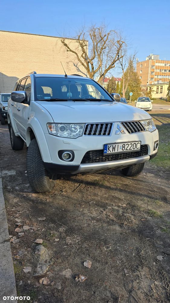 Mitsubishi Pajero Sport - 1