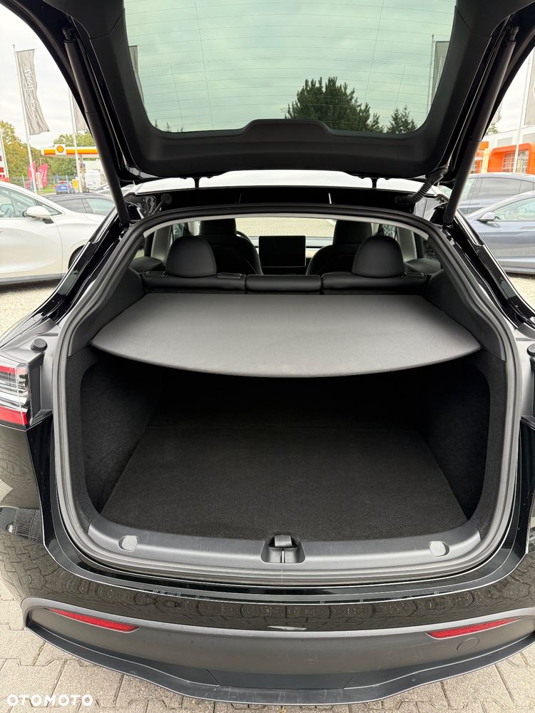 Tesla Y Long Range AWD - 22