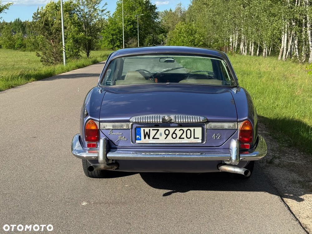Jaguar XJ - 12