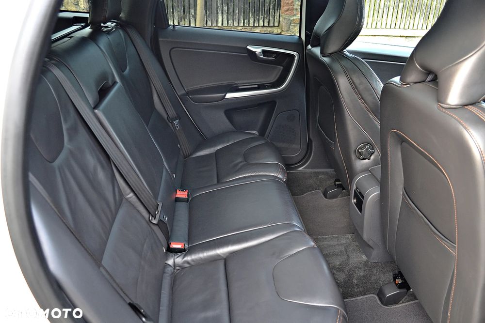 Volvo XC 60 D5 AWD Geartronic Summum - 31