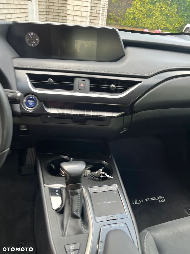 Lexus UX - 12