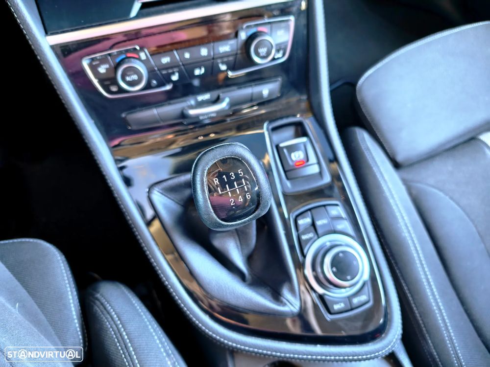 BMW 218 Active Tourer d Sport Line - 21