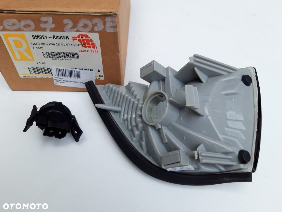 MIGACZ Kierunkowskaz  PRZEDNI prawy  BMW 3 (E36), 12.90-03.00 Cabrio Coupe - 2