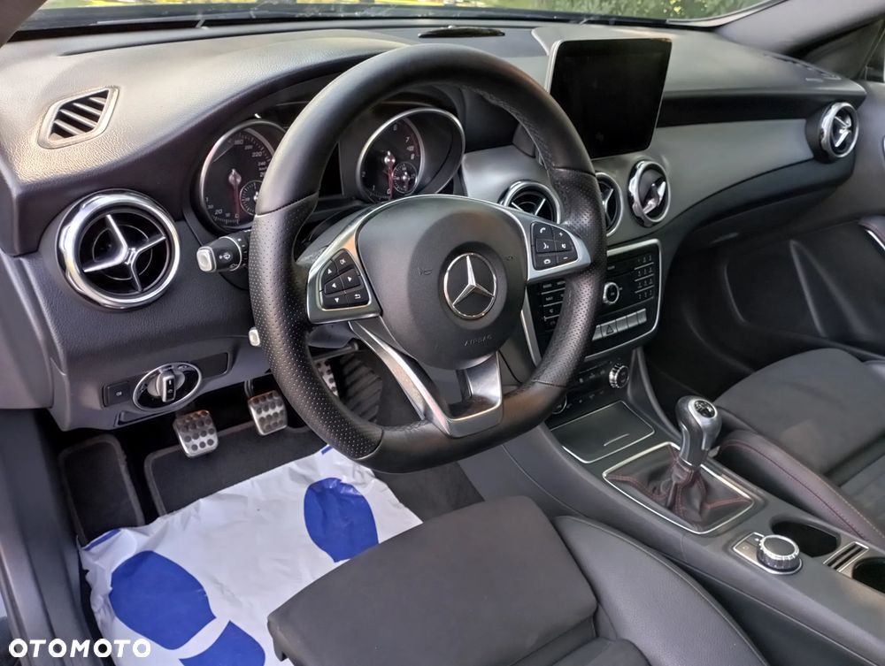 Mercedes-Benz GLA - 22