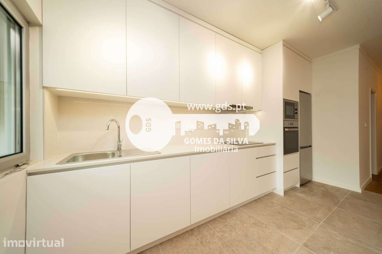 Apartamento T4 para arrendamento na Rua Conselheiro Januário - Grande imagem: 4/28