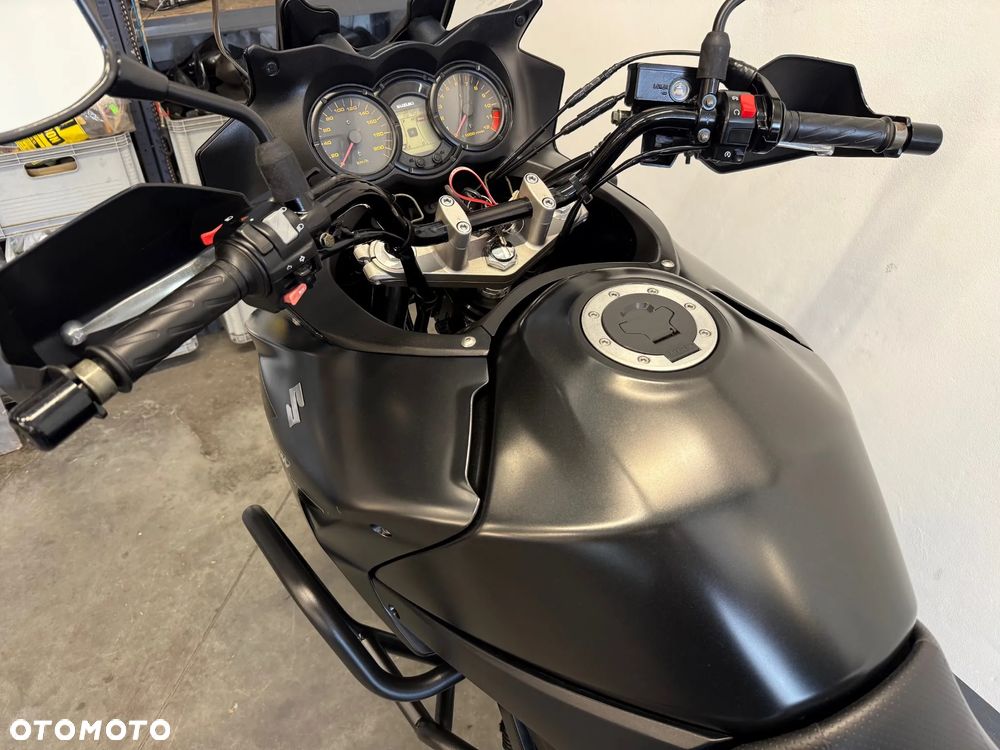 Suzuki V-STROM - 18