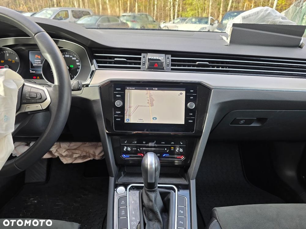 Volkswagen Passat Variant 2.0 TDI EVO Elegance DSG - 20