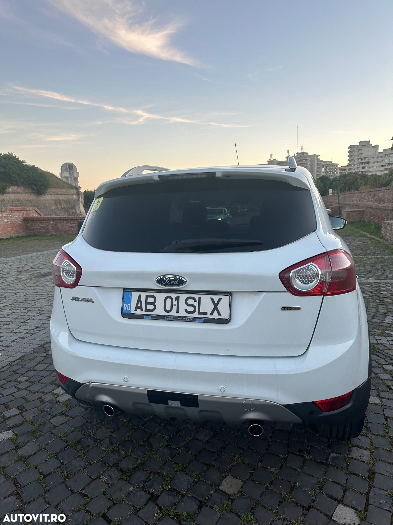 Ford Kuga 2.0 TDCi 4x4 Titanium - 4