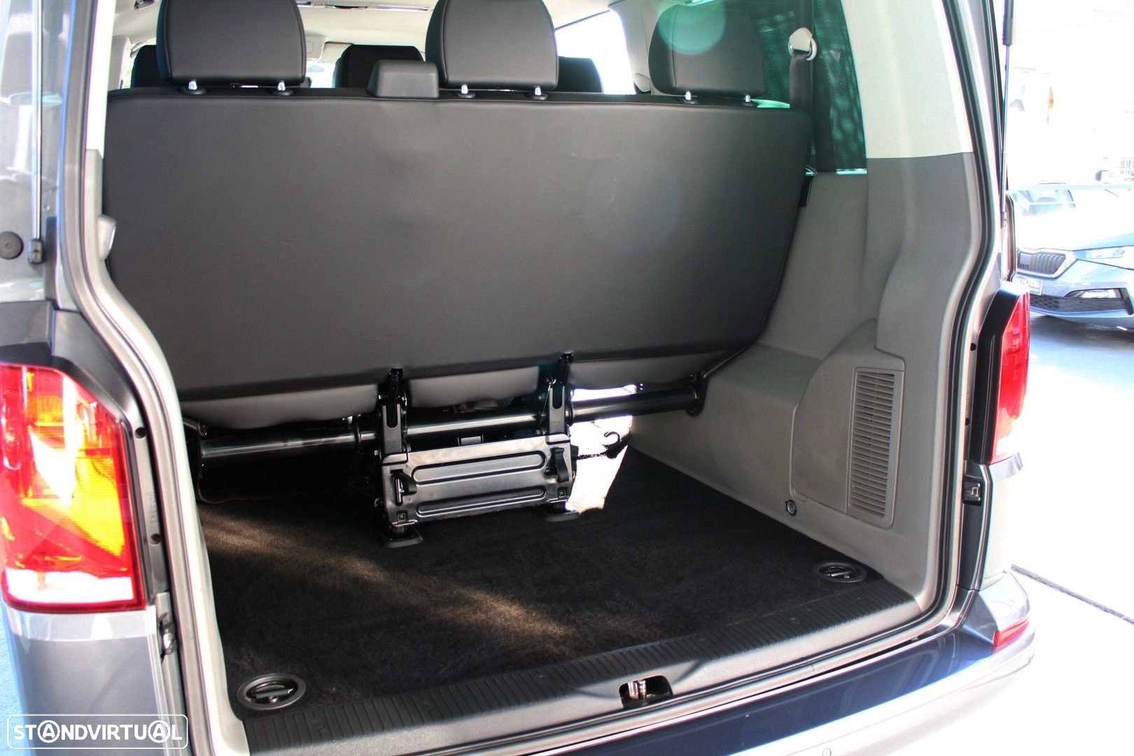 VW Caravelle 2.0 TDI Comfortline DSG - 18