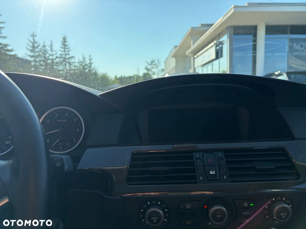 BMW Seria 5 545i - 15
