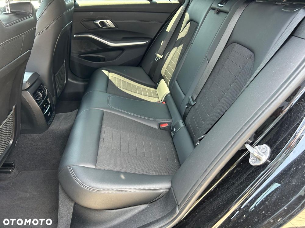 BMW Seria 3 320d xDrive M Sport sport - 19