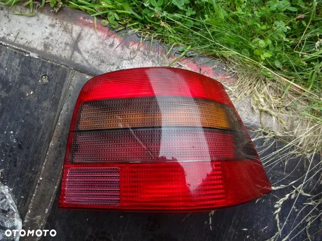 Prawa tylna lampa VW Golf IV lift, Dymiona - 1
