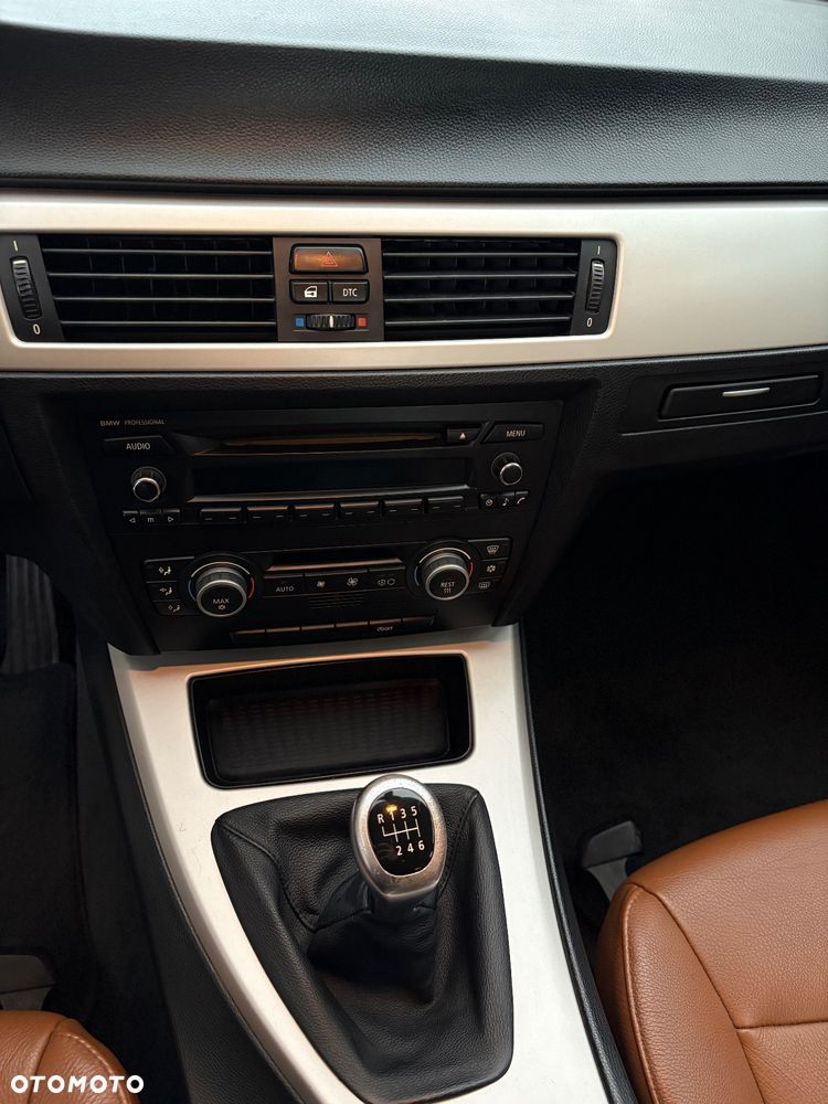 BMW Seria 3 318d - 15