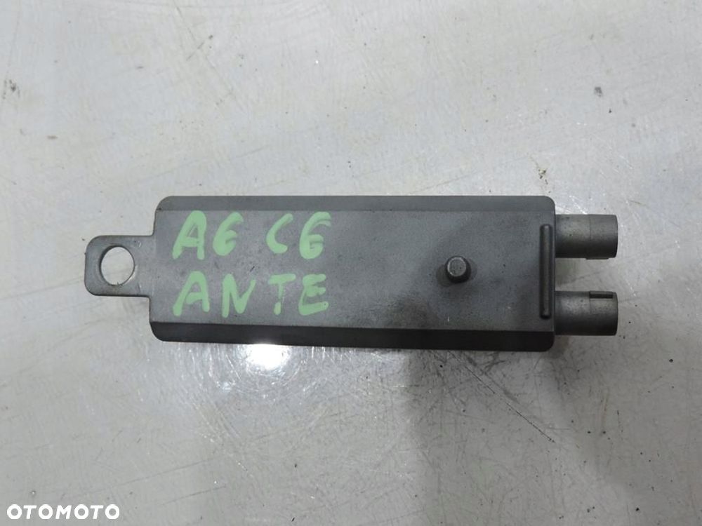 WZMACNIACZ ANTENY AUDI A6 C6 4F9035225A - 4