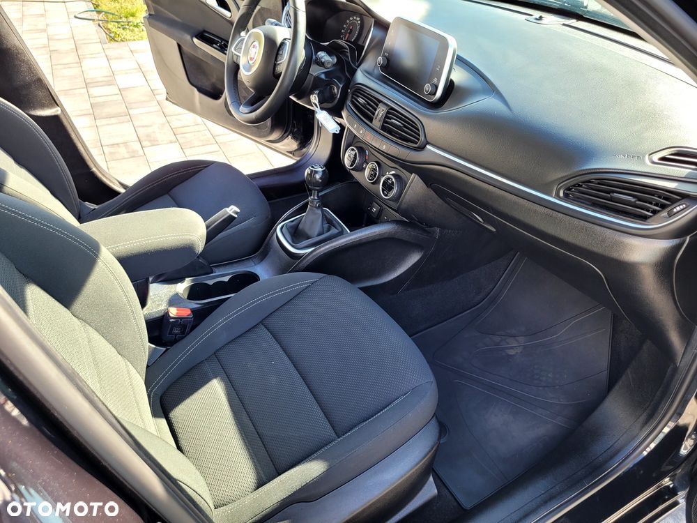 Fiat Tipo 1.4 T-Jet 16v Lounge EU6d - 15