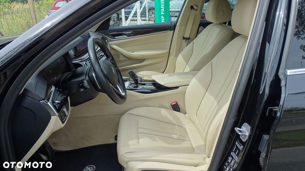 BMW Seria 5 520d xDrive Luxury Line - 11