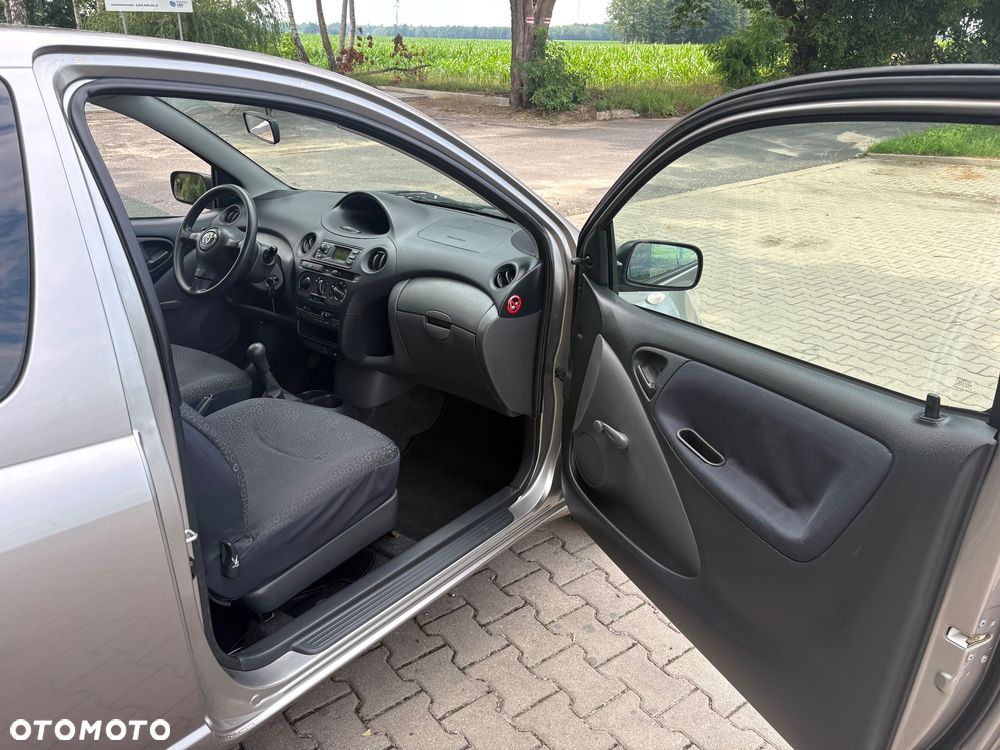 Toyota Yaris 1.0 - 25