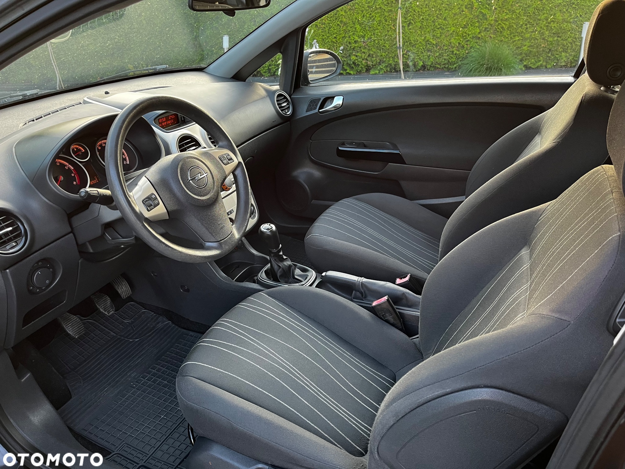 Opel Corsa 1.2 16V - 10