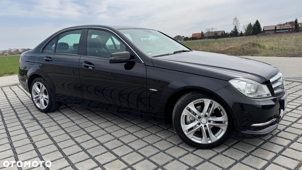 Mercedes-Benz Klasa C 180 CGI BlueEff Elegance - 6