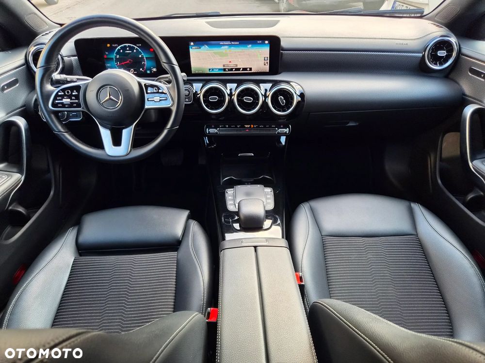 Mercedes-Benz CLA 180 Progressive 7G-DCT - 23